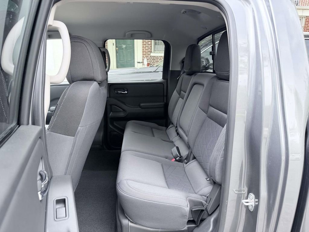 Used 2025 Nissan Frontier SV w/ SV Convenience Package RWD image 12