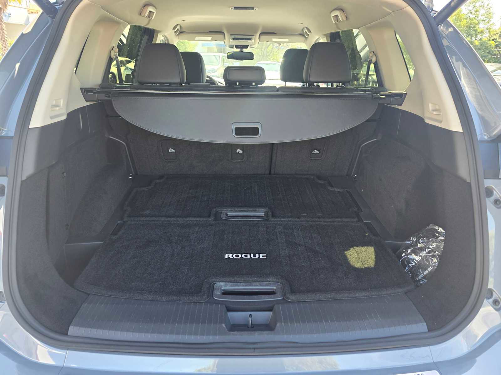 Used 2024 Nissan Rogue SL FWD image 17