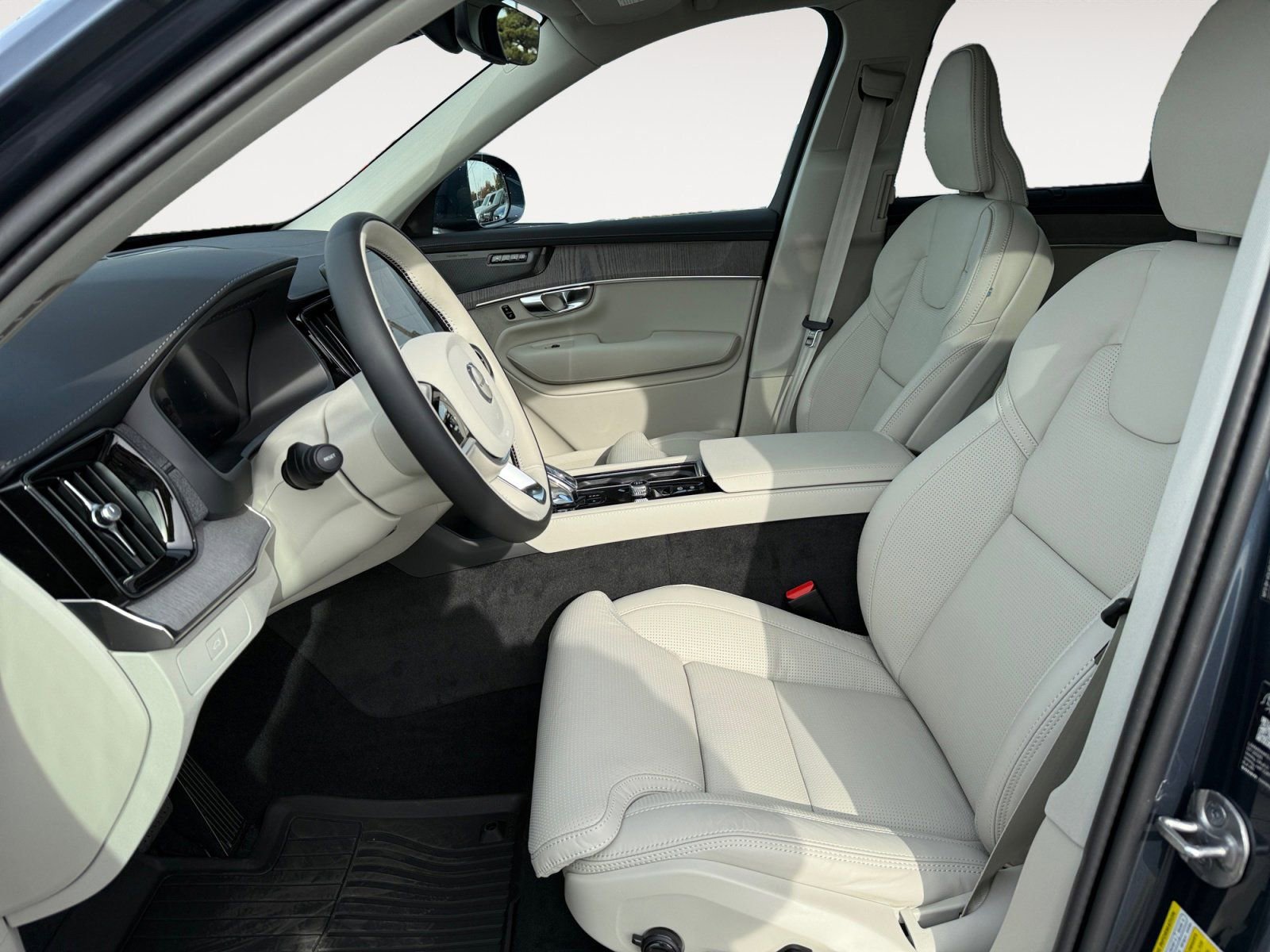 New 2026 Volvo XC90 B6 Ultra w/ Protection Package image 9