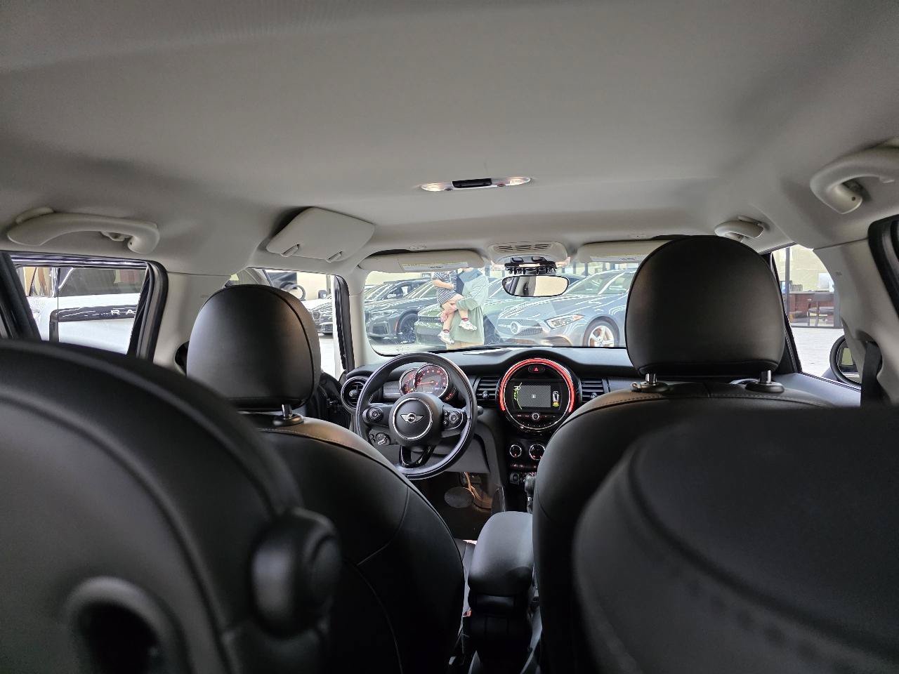 Used 2018 MINI Cooper 4-Door Hardtop w/ Signature Line Package FWD image 12