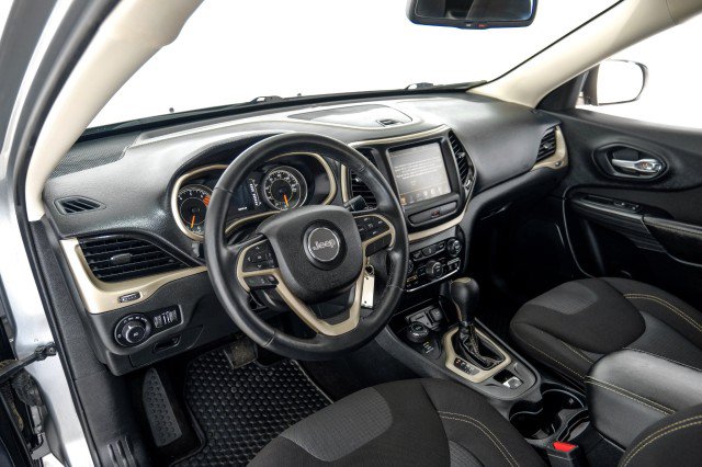Used 2016 Jeep Cherokee Latitude w/ Cold Weather Group AWD/4WD image 12