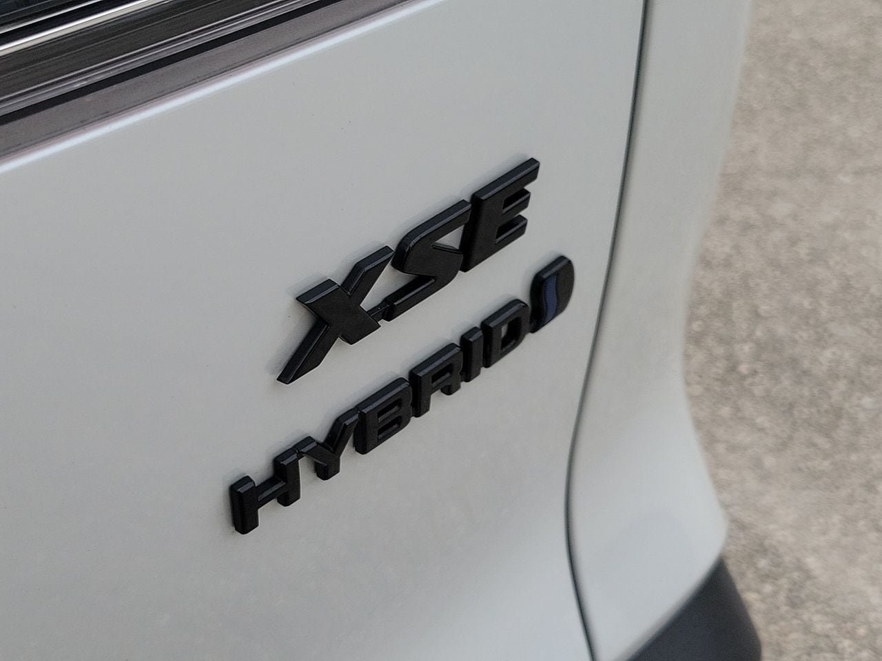 Used 2024 Toyota Corolla Cross AWD Hybrid w/ Convenience Package image 7