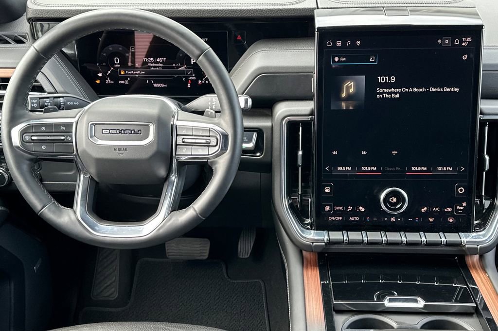 Used 2025 GMC Yukon Denali AWD/4WD image 14