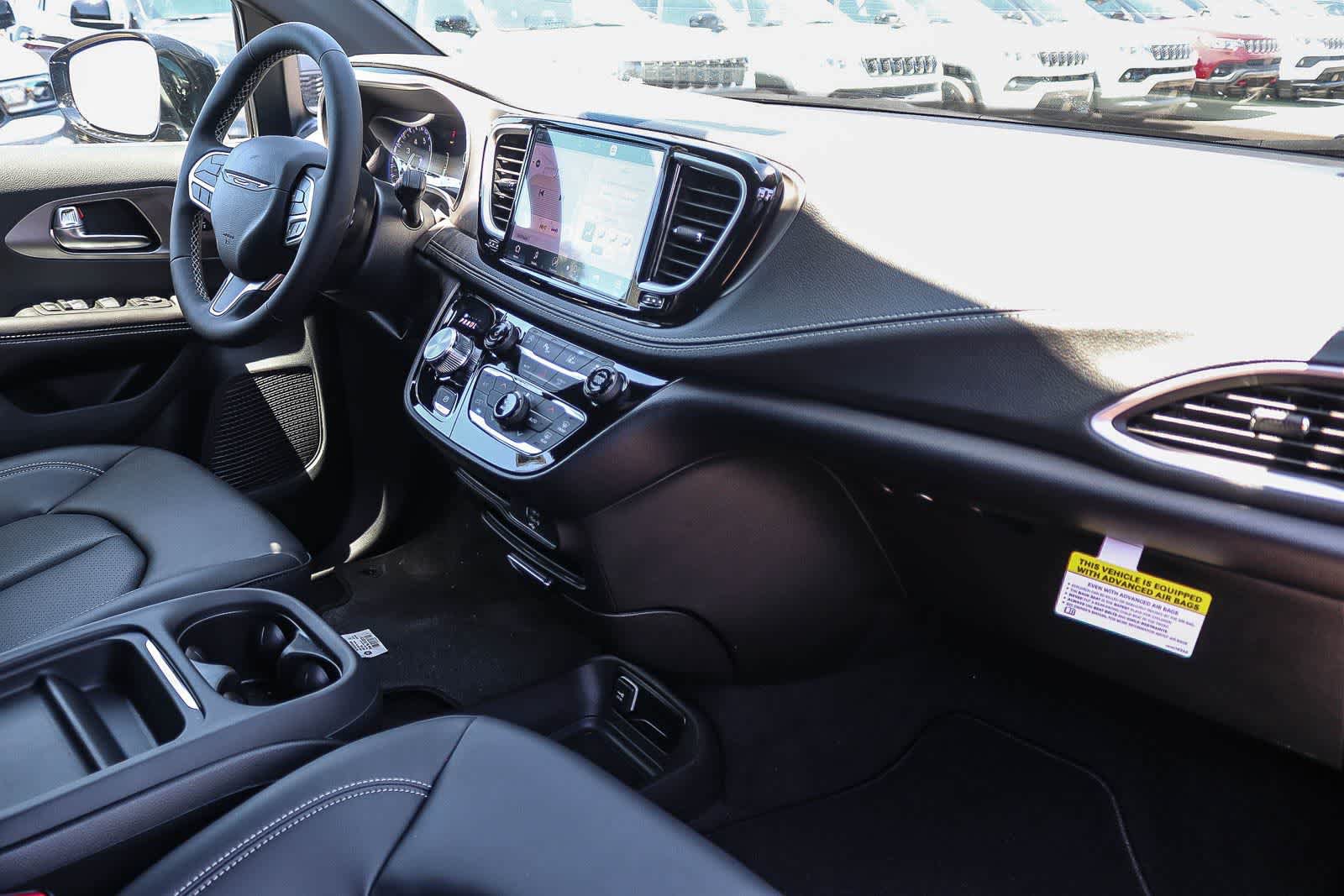 New 2027 Chrysler Pacifica Select FWD image 23