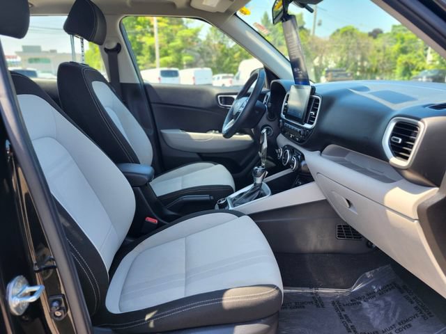 Used 2022 Hyundai Venue SEL FWD image 11
