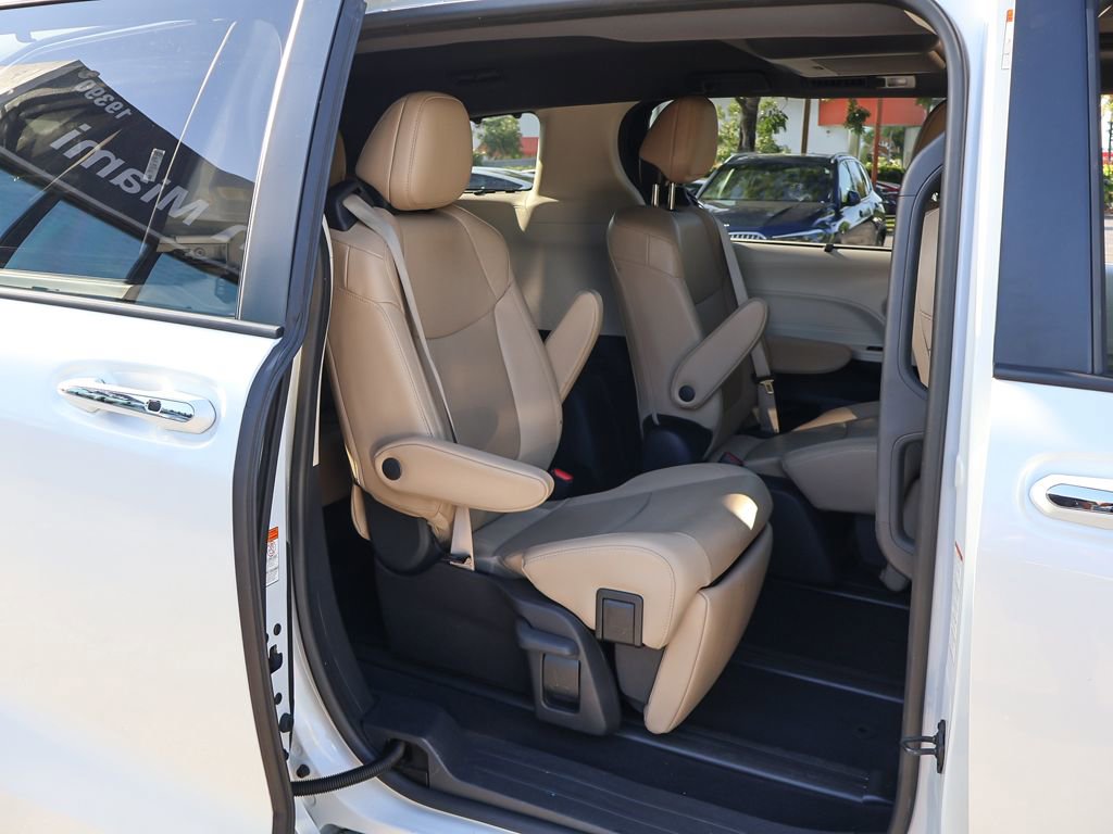 Used 2023 Toyota Sienna Limited FWD image 36