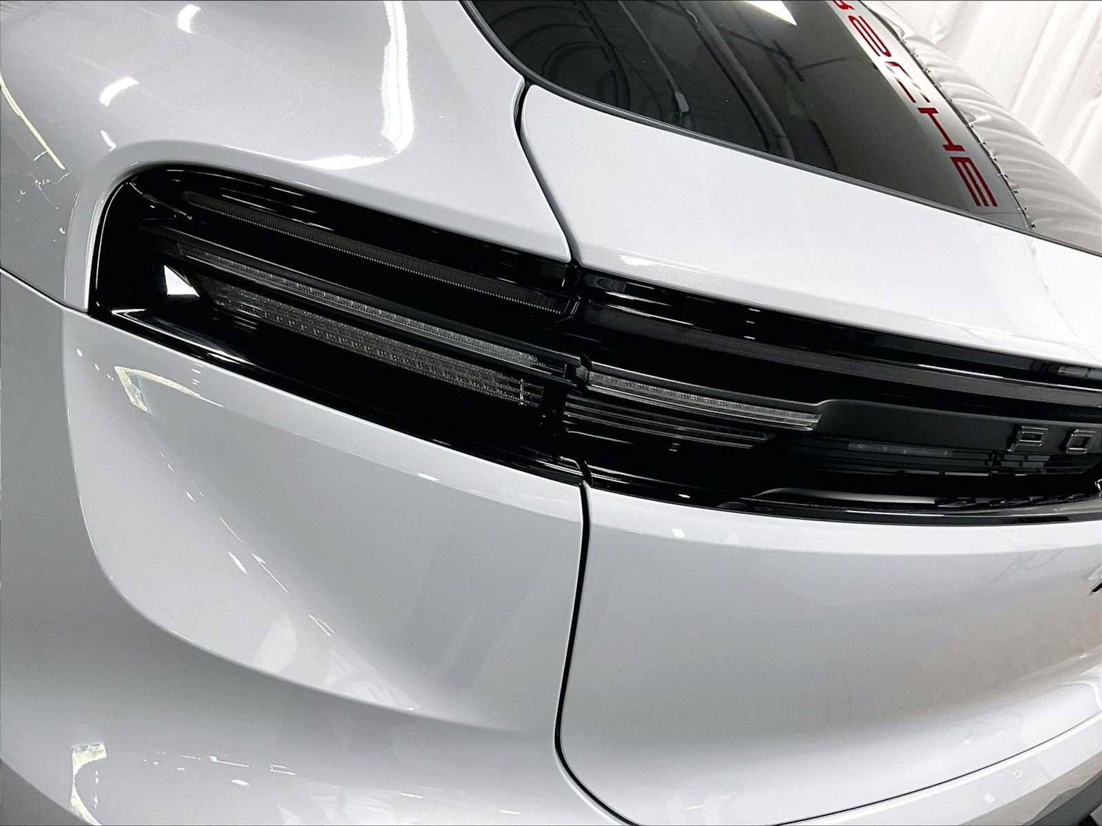 Used 2025 Porsche Macan Electric image 35