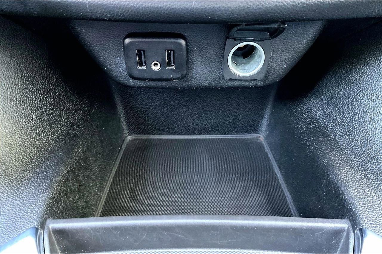Used 2018 Chevrolet Traverse LT FWD image 16