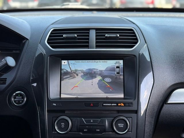 Used 2018 Ford Explorer XLT w/ XLT Appearance Package AWD/4WD image 4