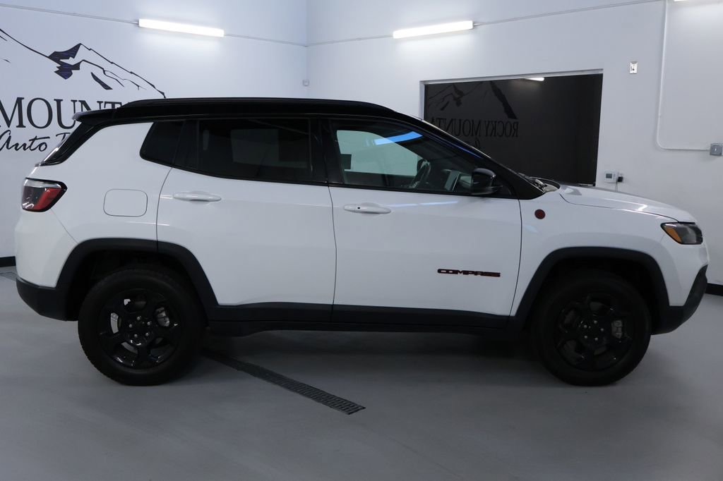 Used 2024 Jeep Compass Trailhawk image 8