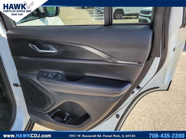 Certified 2025 Jeep Grand Cherokee Laredo w/ Luxury Tech Group I AWD/4WD image 29