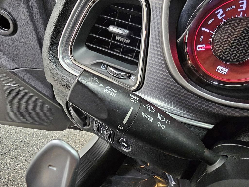 Used 2016 Dodge Challenger SRT Hellcat RWD image 28