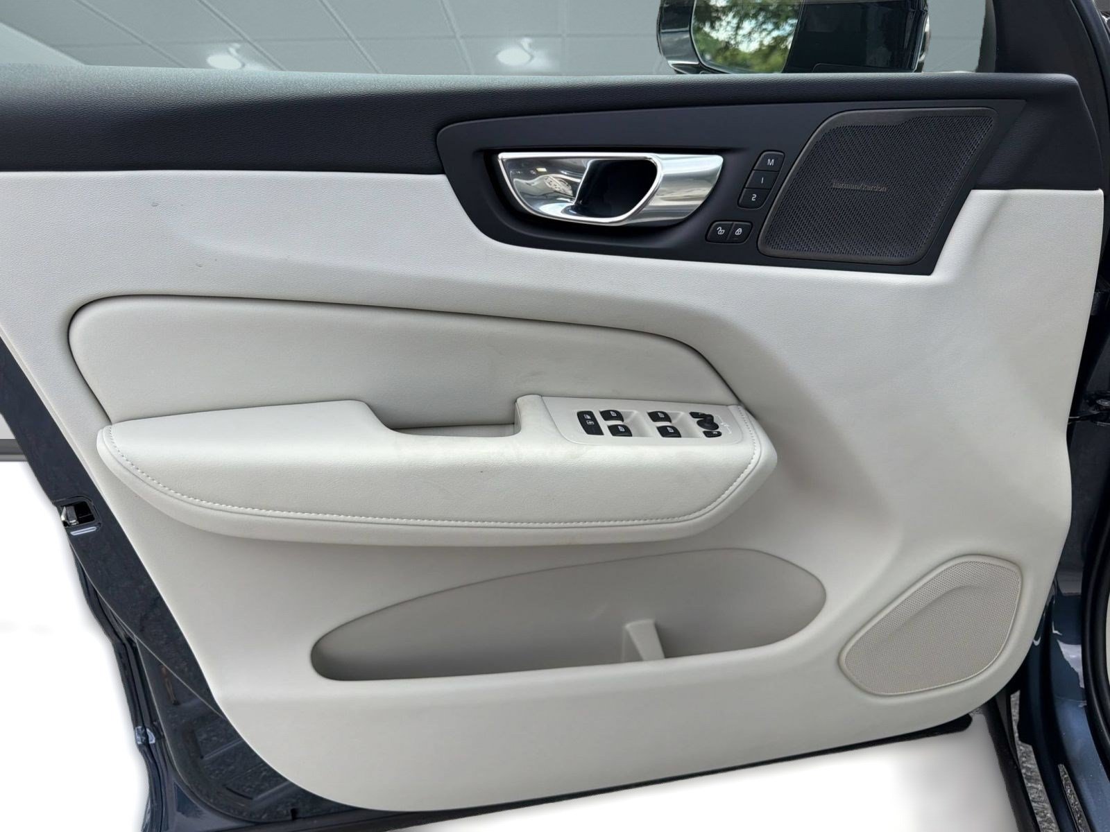 New 2026 Volvo XC60 T8 Ultra w/ Protection Package Premier AWD/4WD image 13