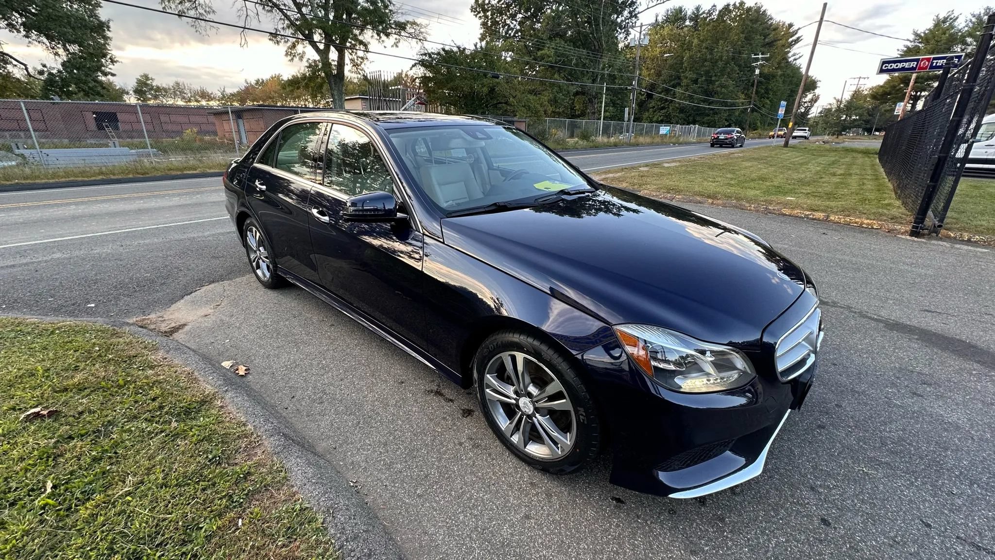 Used 2016 Mercedes-Benz E 350 4MATIC Sedan image 3