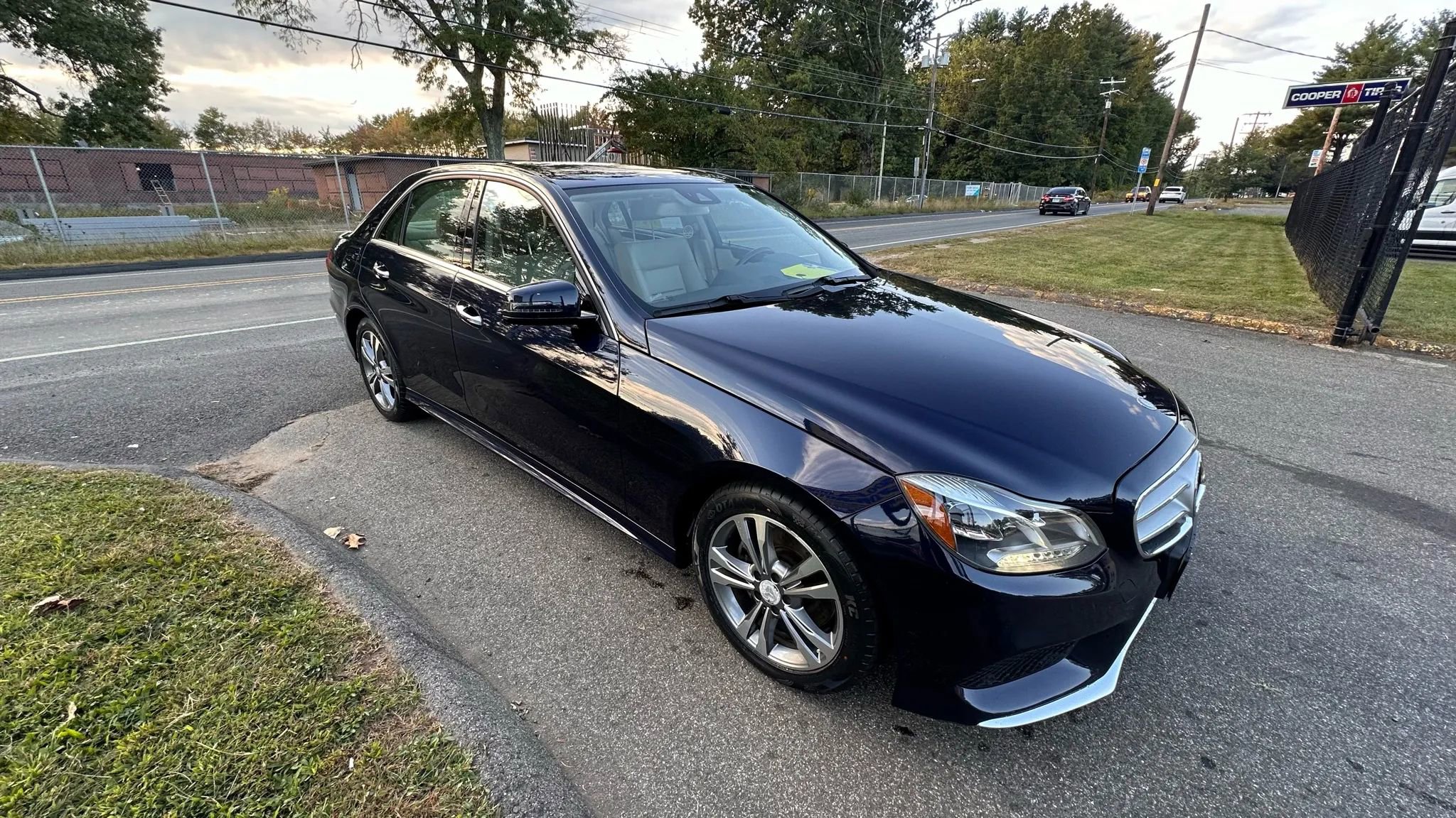 Used 2016 Mercedes-Benz E 350 4MATIC Sedan image 3