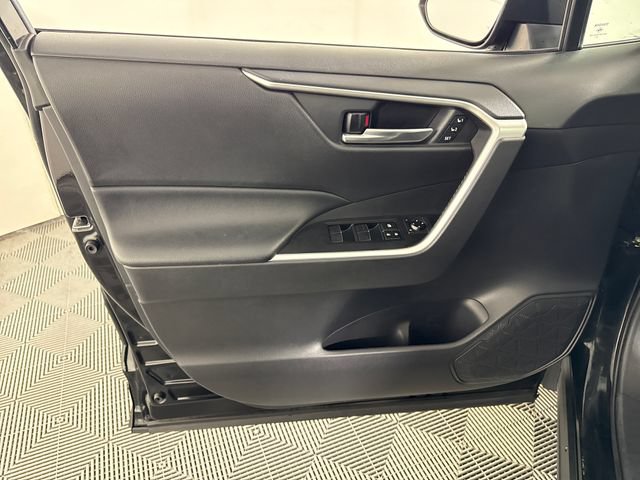 Used 2020 Toyota RAV4 XLE Premium AWD/4WD image 29