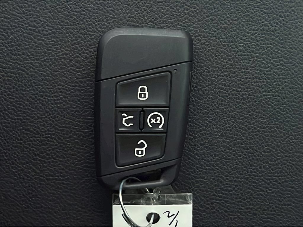 Used 2025 Volkswagen Jetta SEL FWD image 34