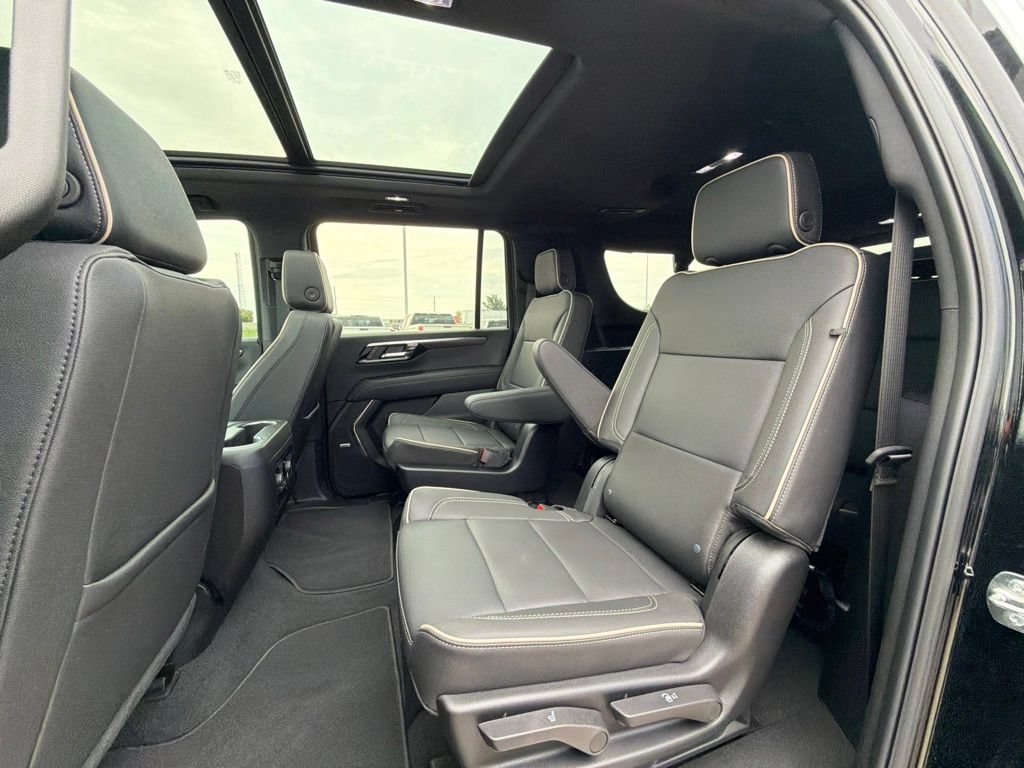 New 2026 Chevrolet Suburban Premier w/ Sun And Tow Package AWD/4WD image 31