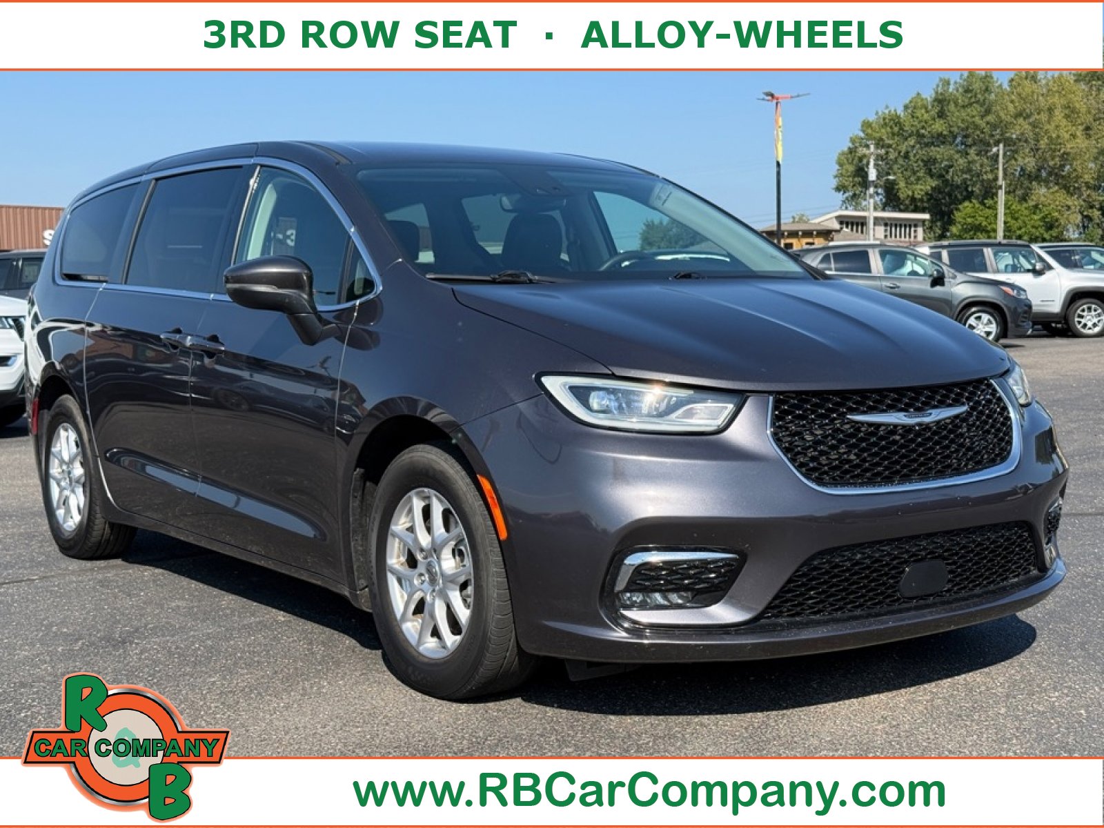 Used 2023 Chrysler Pacifica Touring-L image 1