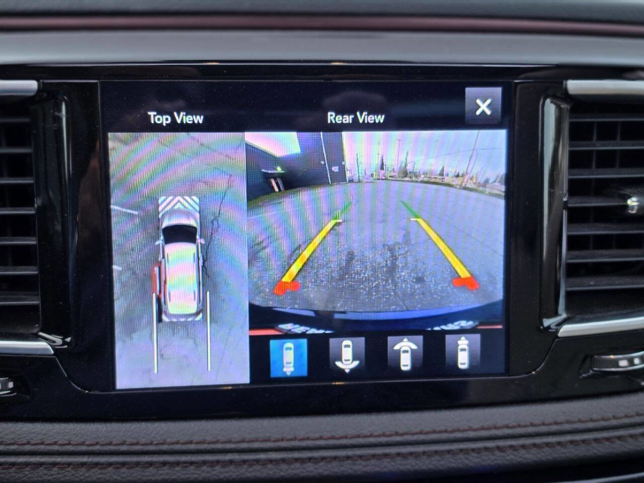 Used 2017 Chrysler Pacifica Limited w/ UConnect Theater Package FWD image 32