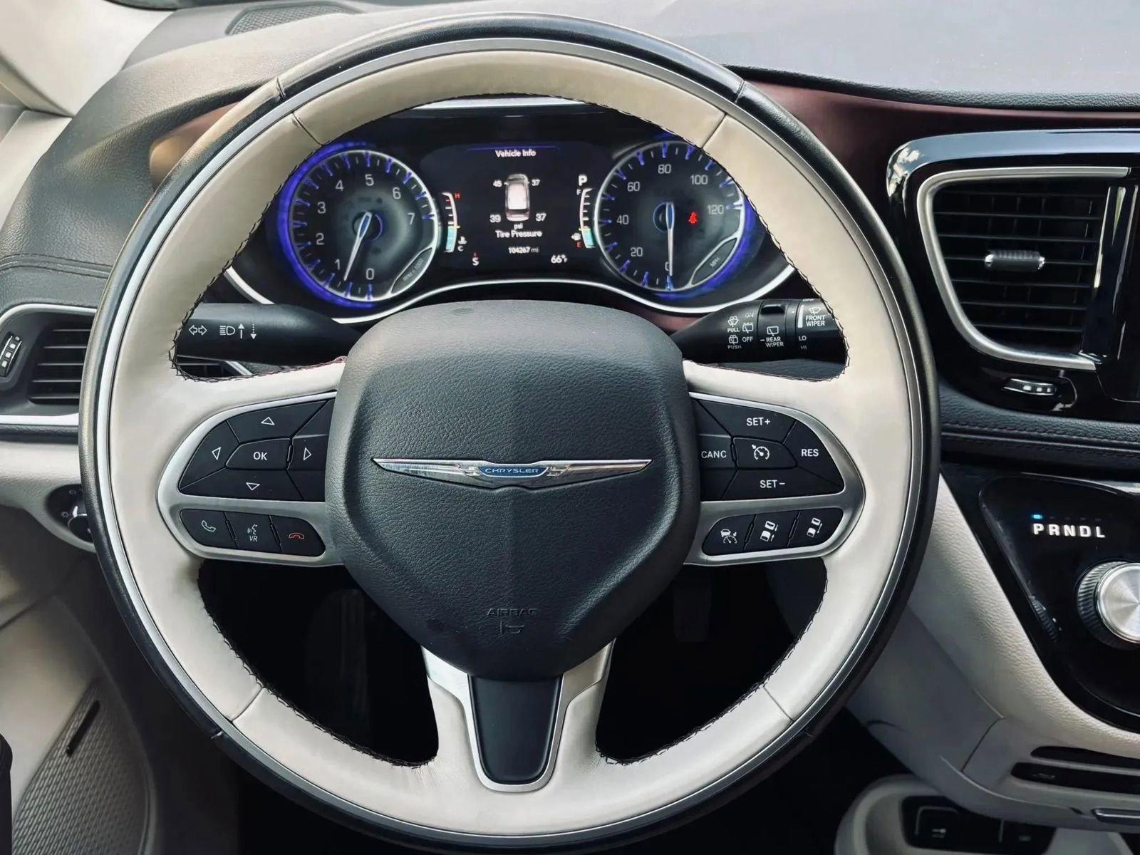 Used 2017 Chrysler Pacifica Limited FWD image 28