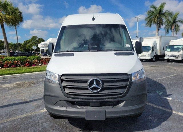 Used 2025 Mercedes-Benz Sprinter 2500 image 2