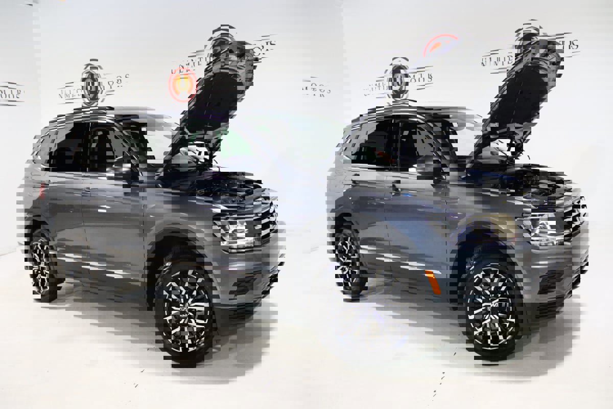 Used 2021 Volkswagen Tiguan SE w/ Panoramic Sunroof Package image 27