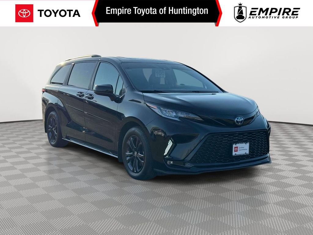 Used 2024 Toyota Sienna XSE w/ XSE Plus Package image 1