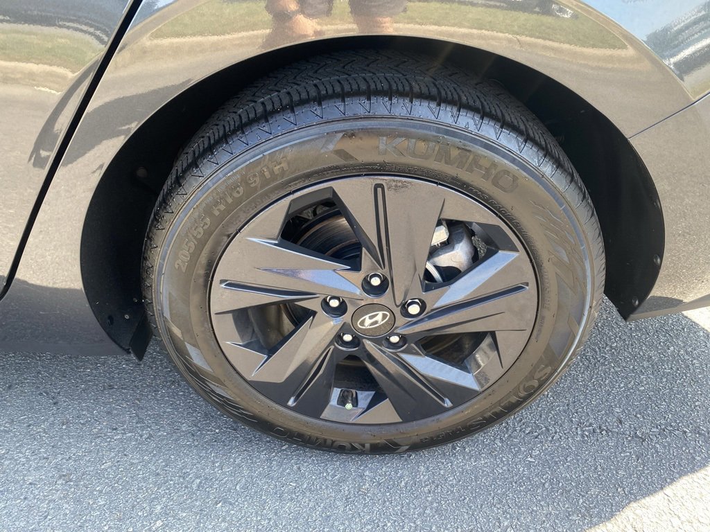 Used 2023 Hyundai Elantra SEL w/ Preferred Accessory Package image 32