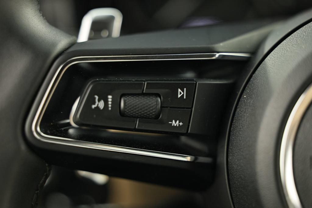 Certified 2026 Porsche Macan AWD/4WD image 36