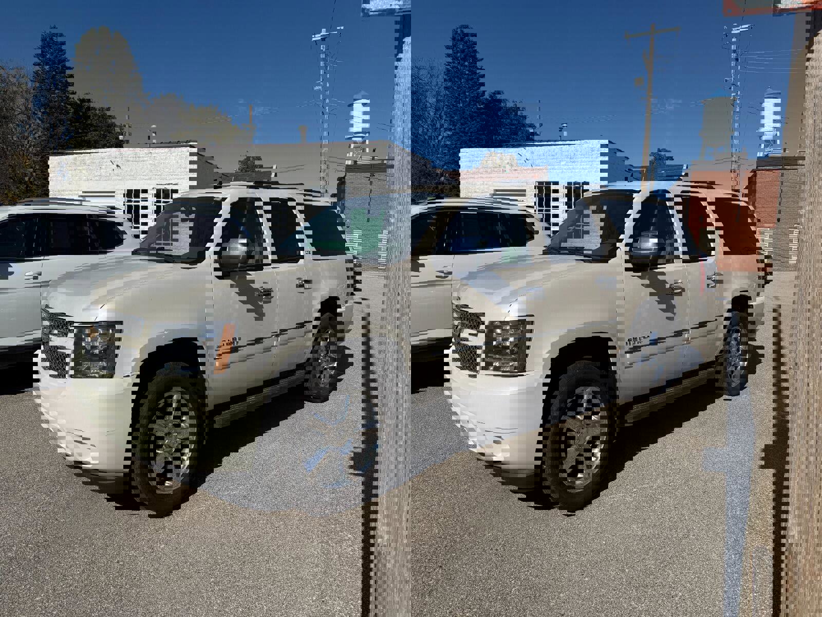 Used 2012 Chevrolet Suburban LTZ image 1