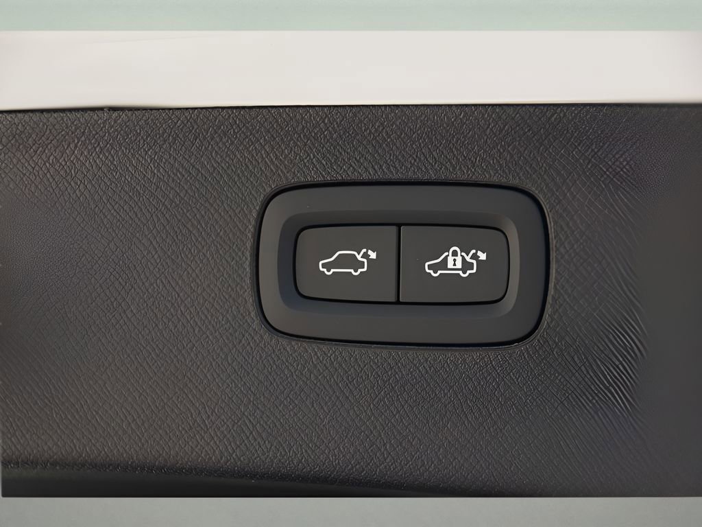 New 2026 Volvo XC90 B6 Plus w/ Protection Package Premier image 26