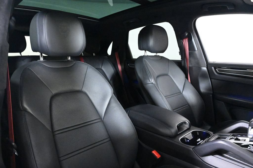 Certified 2023 Porsche Cayenne GTS AWD/4WD image 18