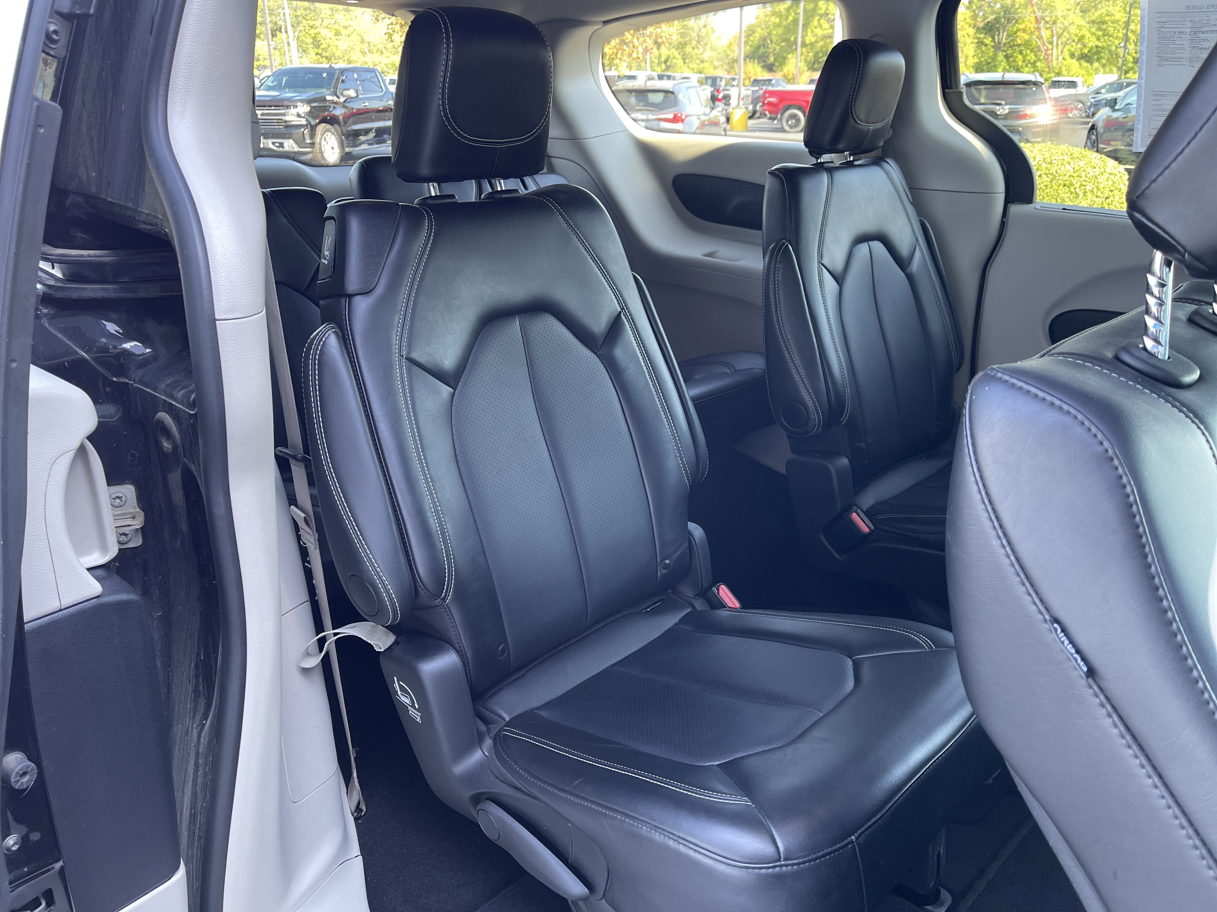 Used 2024 Chrysler Pacifica Touring-L image 35