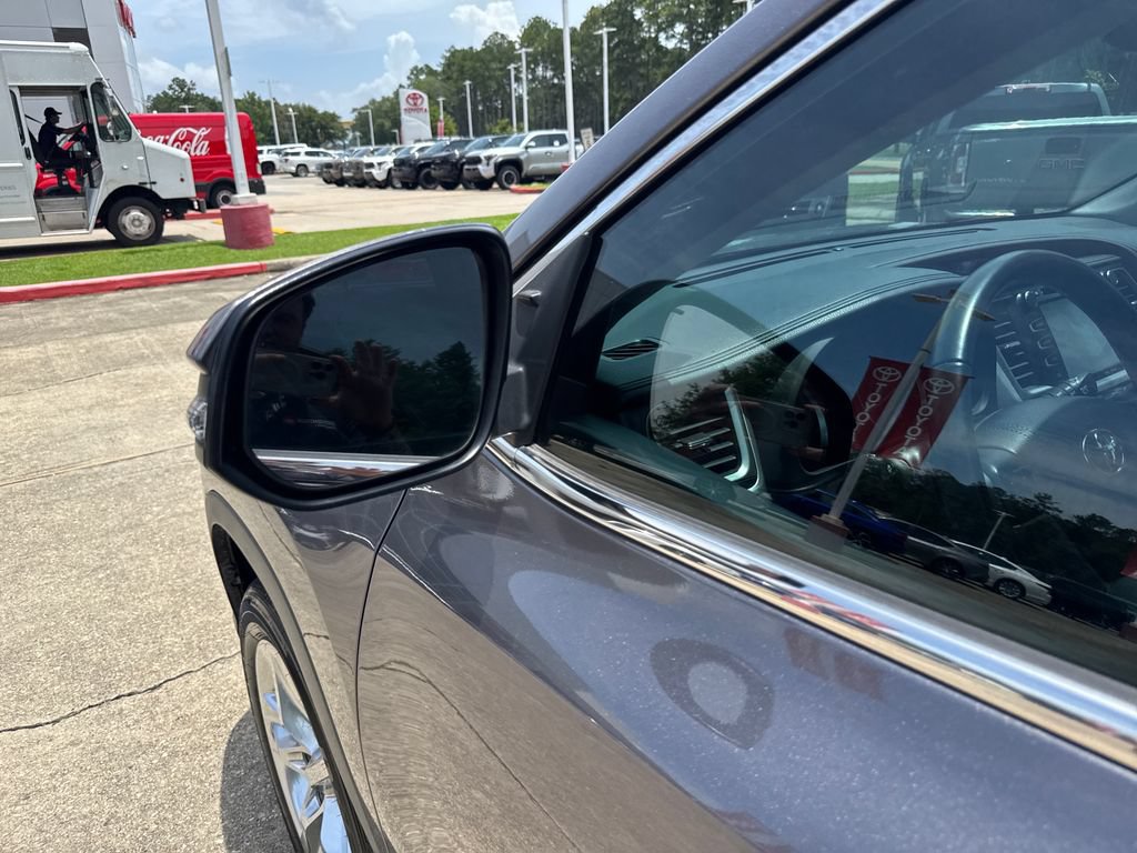 Used 2018 Toyota Highlander Limited FWD image 12
