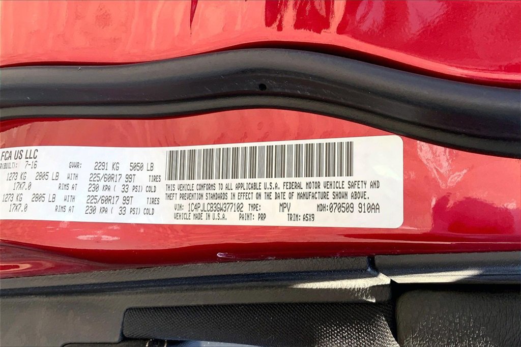 Used 2016 Jeep Cherokee Latitude w/ Comfort & Sound Group image 19