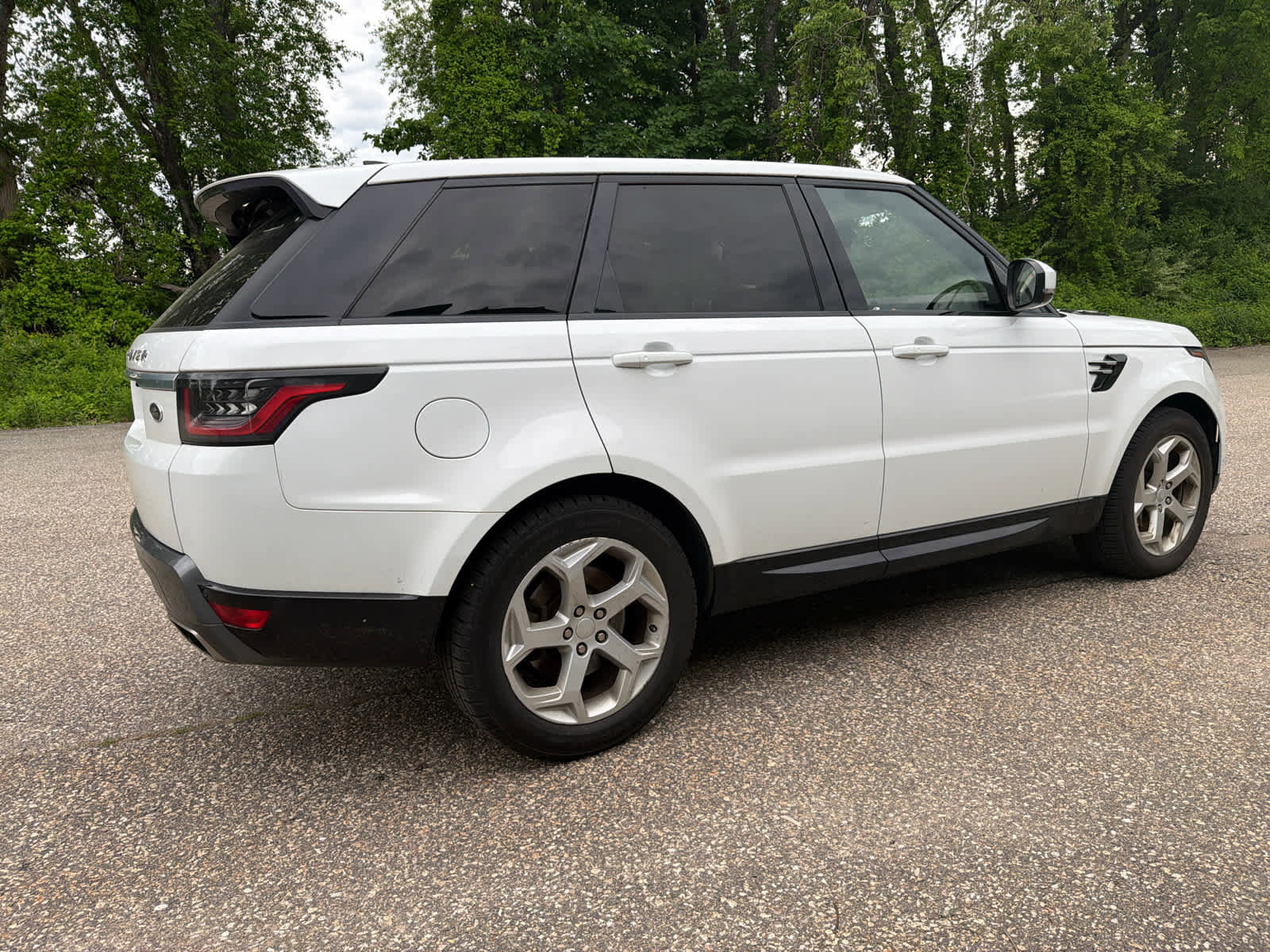 Used 2018 Land Rover Range Rover Sport HSE AWD/4WD image 3