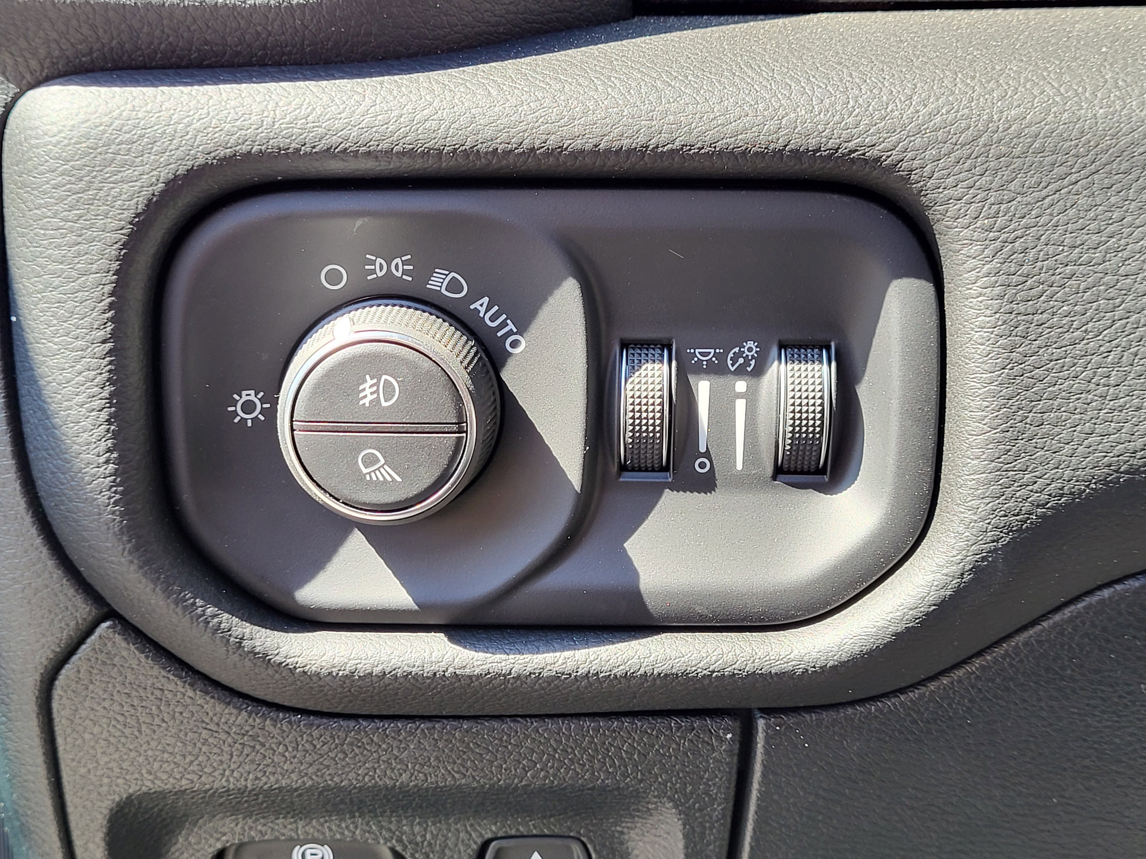New 2026 RAM 1500 Laramie w/ Sport Appearance Package AWD/4WD image 9