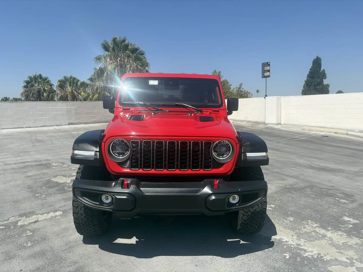 Used 2025 Jeep Wrangler Unlimited Rubicon w/ Convenience Group AWD/4WD image 40