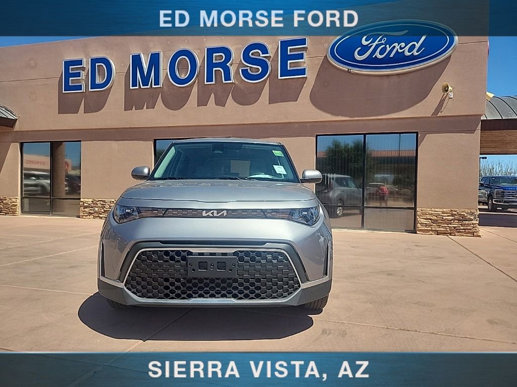 Used 2025 Kia Soul LX FWD image 1