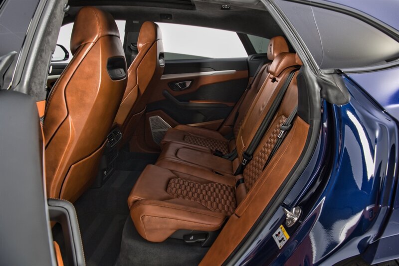 Used 2022 Lamborghini Urus AWD/4WD image 37