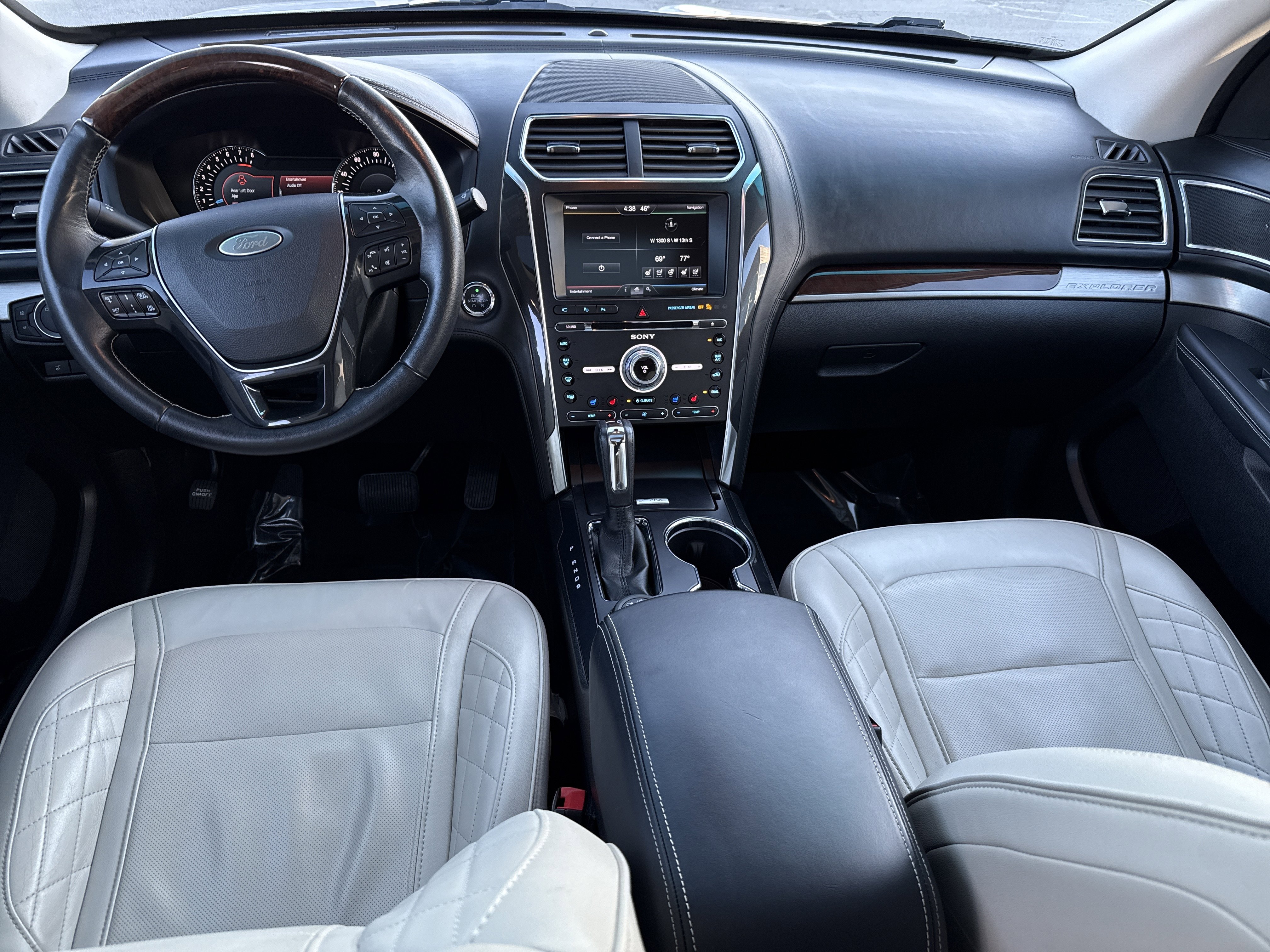 Used 2016 Ford Explorer Platinum image 17