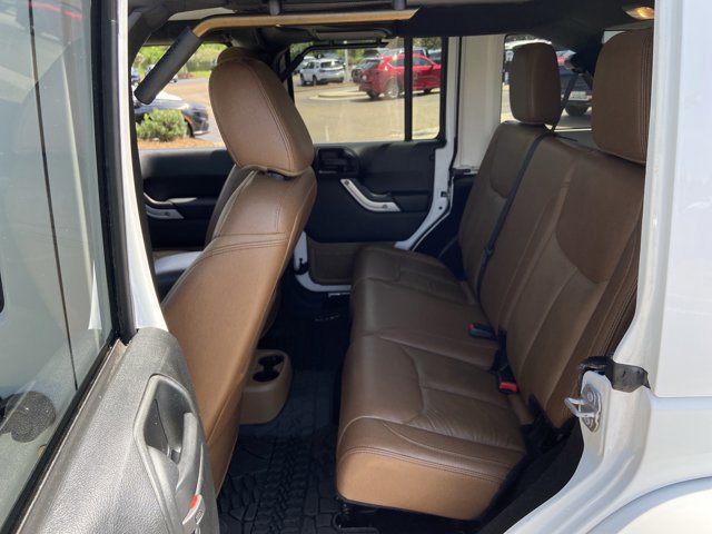 Used 2017 Jeep Wrangler Unlimited Sahara w/ Connectivity Group AWD/4WD image 42
