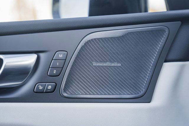 New 2026 Volvo XC60 T8 Ultra w/ Protection Package Premier image 39