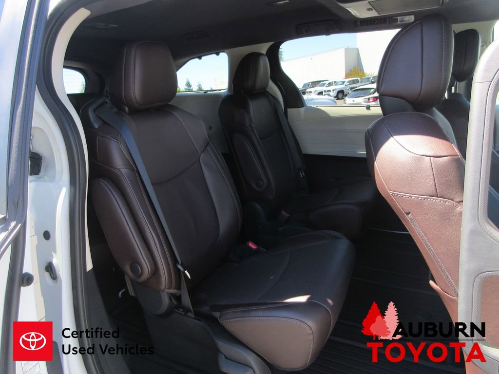 Certified 2023 Toyota Sienna Platinum image 17