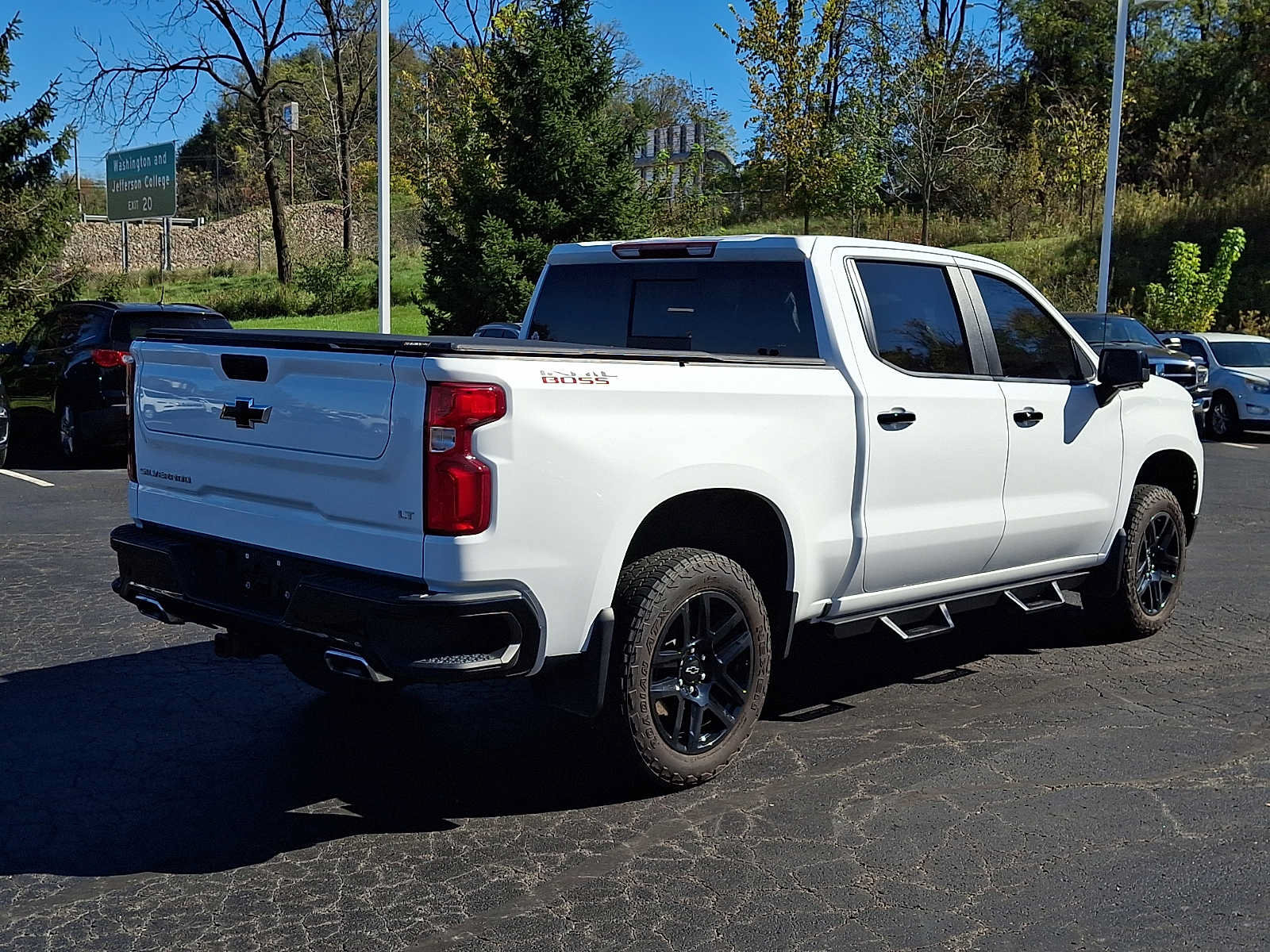 Used 2024 Chevrolet Silverado 1500 LT Trail Boss w/ LT Trail Boss Premium Package AWD/4WD image 6