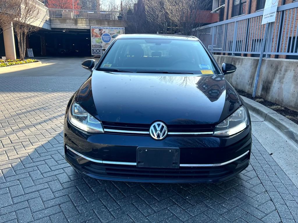 Used 2021 Volkswagen Golf 4-Door image 2
