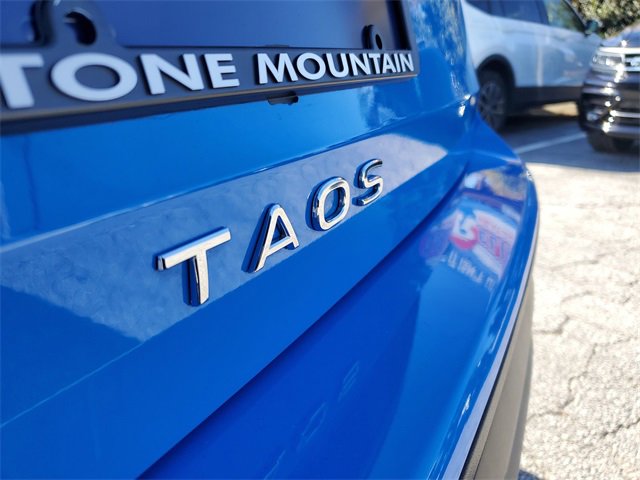 Certified 2025 Volkswagen Taos SE image 8