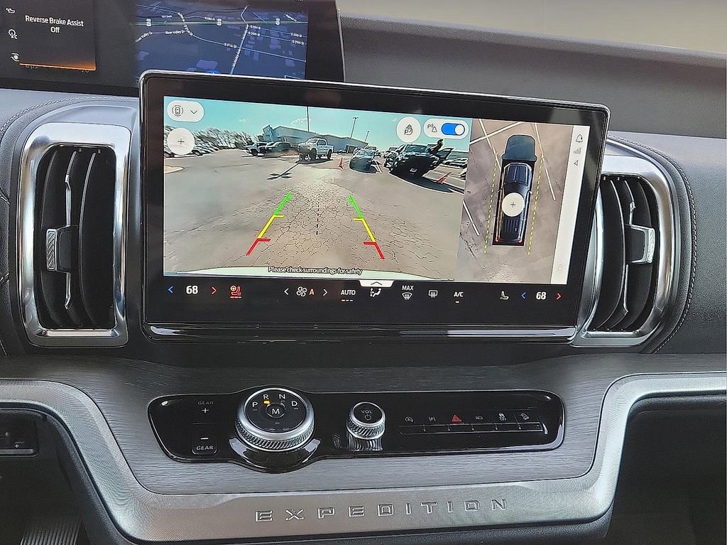 Used 2025 Ford Expedition Platinum image 17
