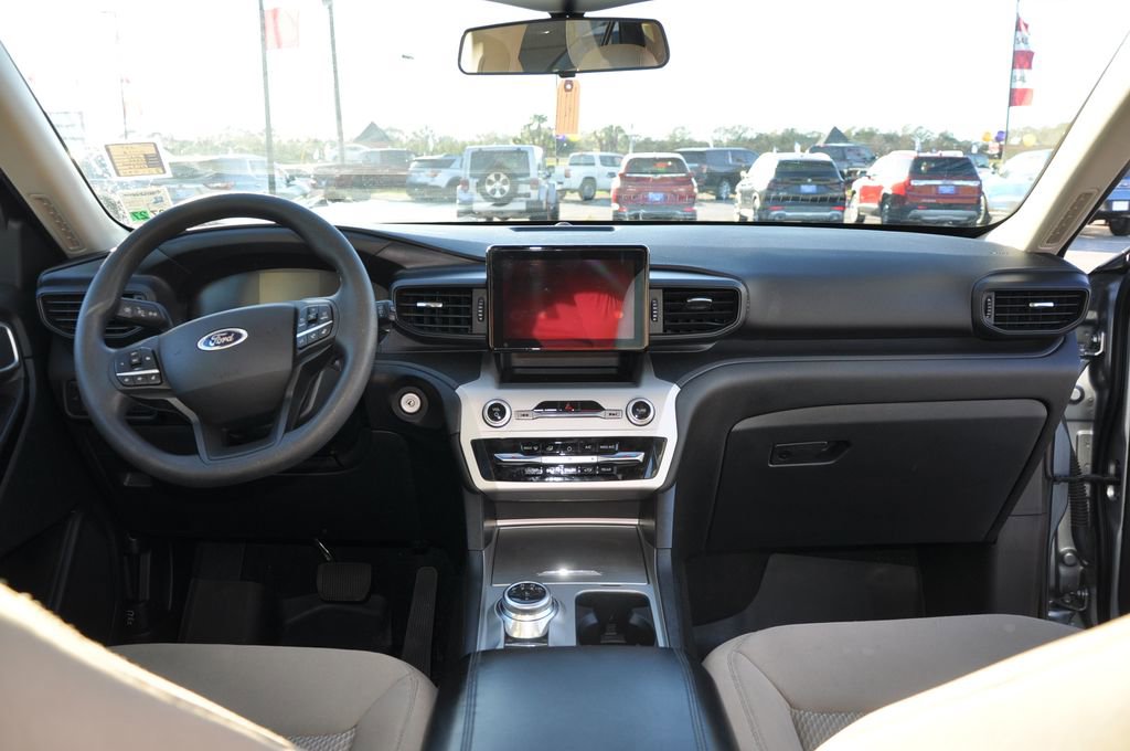 Used 2021 Ford Explorer Base image 18